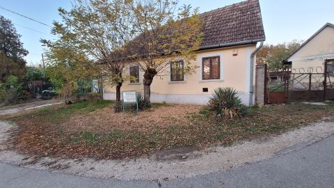 Eladó Ház 7013 Cece , Csendes környéken