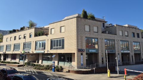 Kiadó Lakás 6000 Kecskemét , Belvárosi penthouse nappali+2 szoba, terasz, dupla garázs