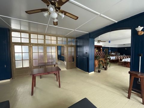 Eladó Üzlethelyiség 2700 Cegléd 