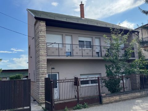 Eladó Irodaépület 2220 Vecsés Munkásszállónak alkalmas ingatlan Vecsés központjában