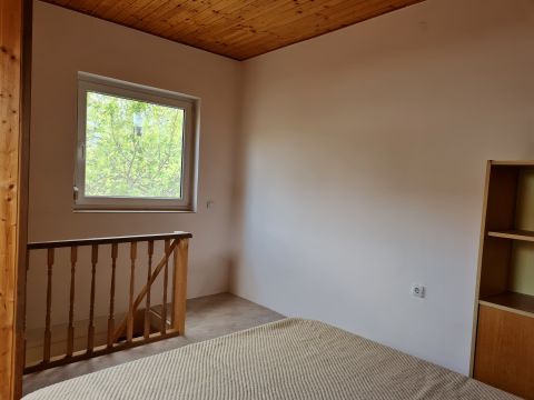 Kiadó Lakás 7634 Pécs Kiadó lakás, csendes, zöld környezetben, patakpart közelében