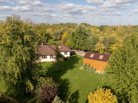 Eladó Ház 6000 Kecskemét Igéző környezetben modern élhető OTTHON 2,1 hA területtel!