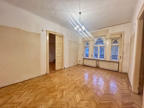Eladó Lakás 1078 Budapest 7. kerület Nagypolgári, felújítandó nagy lakás.