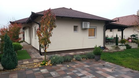 Eladó Ház 2461 Tárnok Hazatérők közelében.