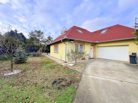 Eladó Ház 2113 Erdőkertes 