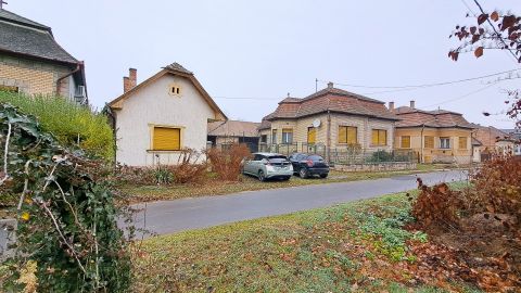 Eladó Ház 2193 Galgahévíz , Központban