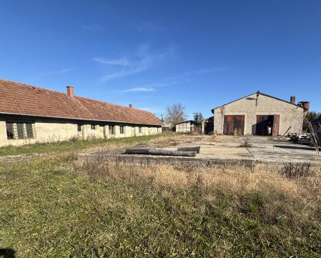 Eladó Ipari 8995 Salomvár 