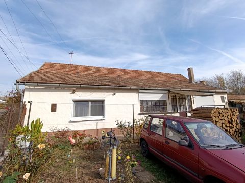 Eladó Ház 7711 Bár , A falu  főutcáján 