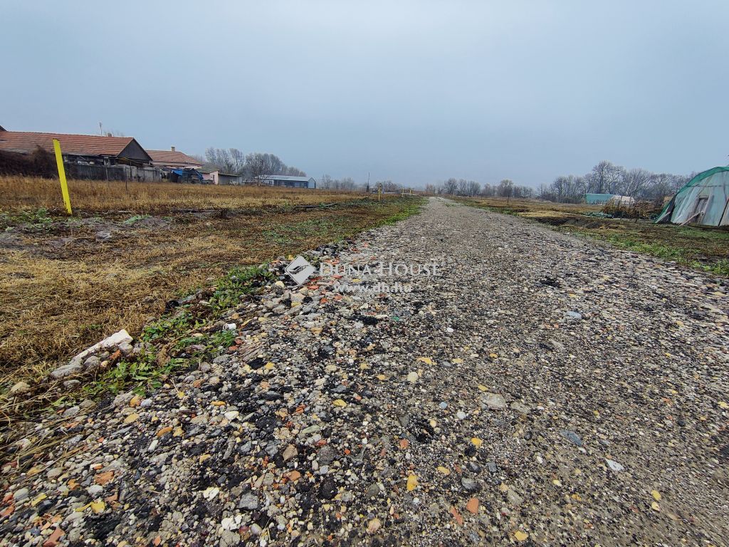2730 Albertirsa , Albertirsa Pesti út, Pozsonyi út közelében — 1/22