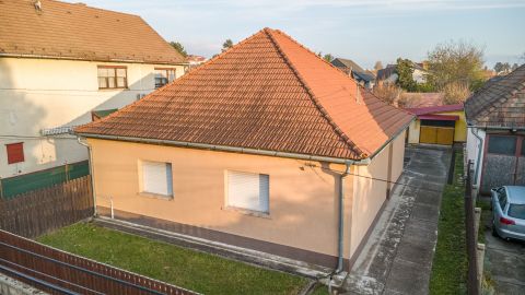 Eladó Ház 2600 Vác , 4 szobás, földszintes ház Lajostelepen