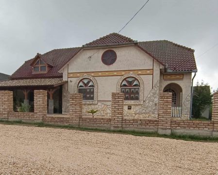 Eladó Ház 5451 Öcsöd Öcsöd köszpontjában családi ház eladó!! 