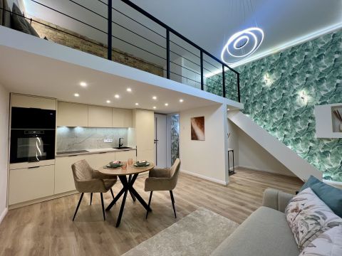 Eladó Lakás 1092 Budapest 9. kerület , Bakáts tér közelében berendezett lakás