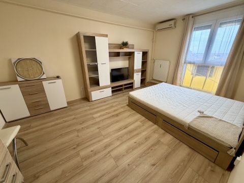 Kiadó Lakás 7623 Pécs 