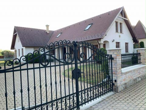 Eladó Ház 8500 Pápa 