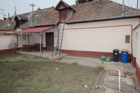 Eladó Ház 6000 Kecskemét Hitelezhető kis családi ház