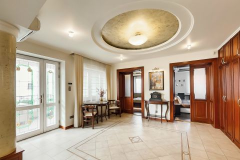 Eladó Ház 6200 Kiskőrös , Eladó Kiskőrösön a Béke utcában egy 214 nm-es, hibátlan ház!