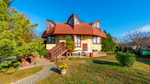 Eladó Ház 2030 Érd , virágneves utca