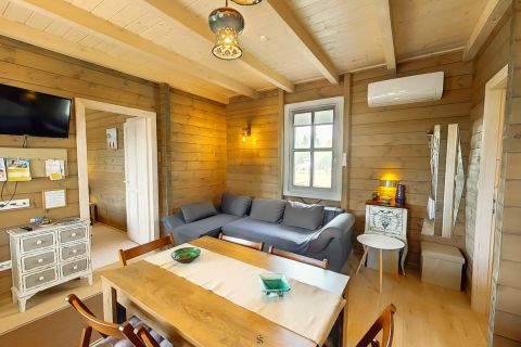 Eladó Vendéglátás 2700 Cegléd Több házból álló kényelmet és nyugalmat biztosító komplexum.