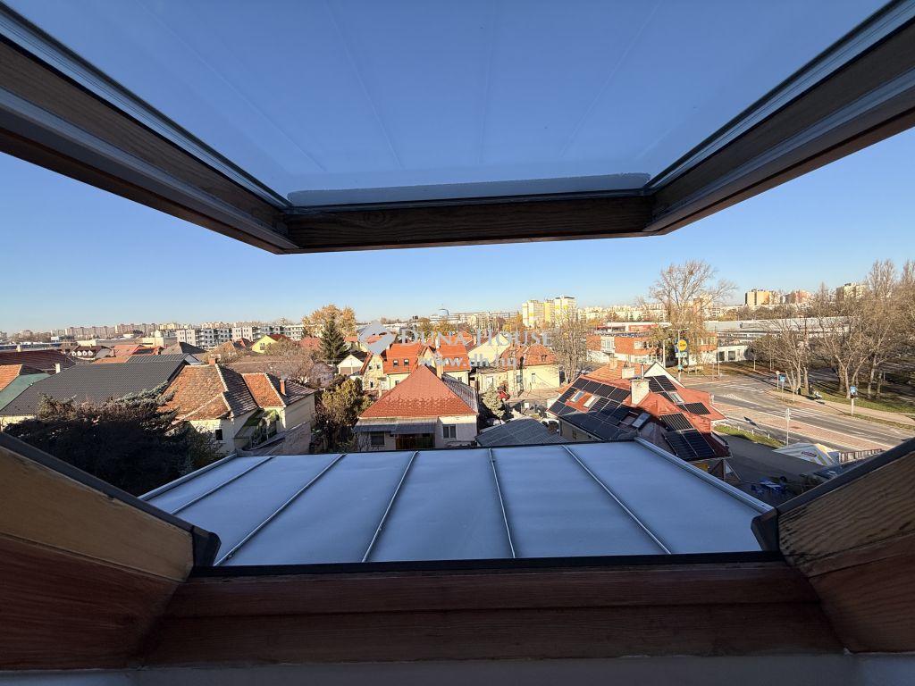 9028 Győr , Napfényes tetőtéri lakás 2 mélygarázshellyel ritka lehetőség — 1/28