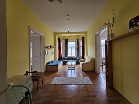 Eladó Lakás 1085 Budapest 8. kerület , Több lakássá alakítható 