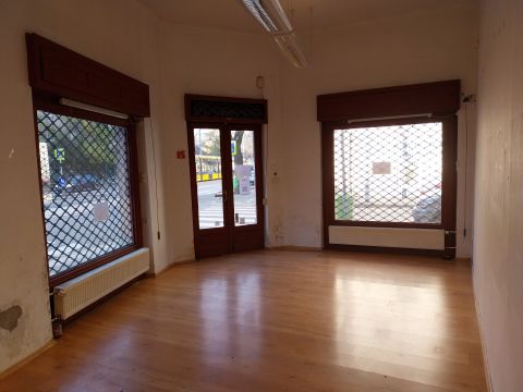 Eladó Üzlethelyiség 1034 Budapest 3. kerület 