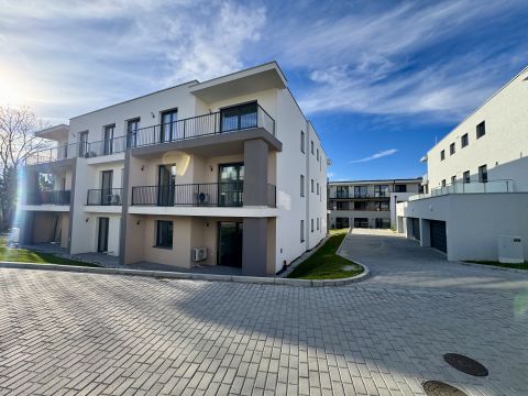 Kiadó Lakás 8200 Veszprém , Lakópark