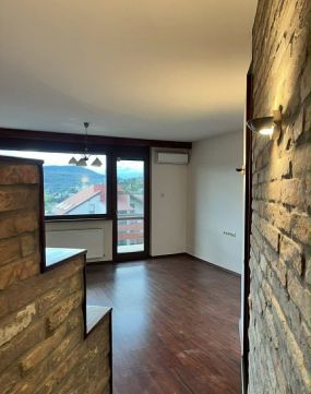 Kiadó Lakás 1025 Budapest 2. kerület PANORÁMÁS, JÓ ÁLLAPOTÚ, KÉT HÁLÓS, NAPPALIS LAKÁS GARÁZZSAL