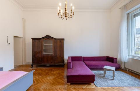 Eladó Lakás 1094 Budapest 9. kerület Ferenc körúton, 80 nm-es, 2 szobás, utcai nézetű lakás