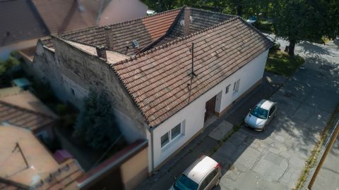 Eladó Ház 2600 Vác , Kétlakásos földszintes ház a belváros közelében