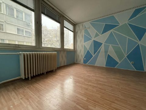 Eladó Lakás 6000 Kecskemét Kecskeméten Petőfi S. u-án 1. emeleti, erkélyes lakás eladó