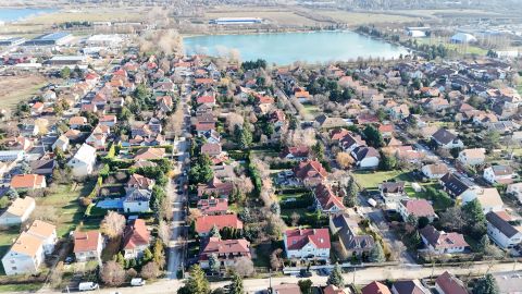 Eladó Lakás 2011 Budakalász , Kertkapcsolatos lakás eladó Budakalászon.