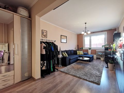 Eladó Lakás 8000 Székesfehérvár 