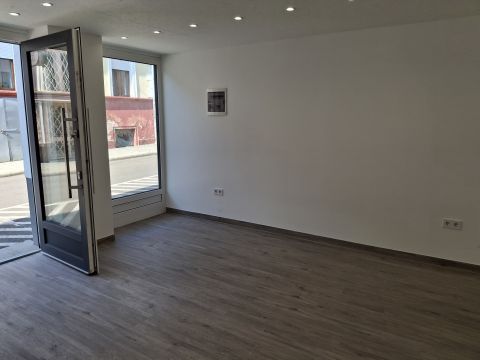 Kiadó Üzlethelyiség 3200 Gyöngyös , Belvárosban