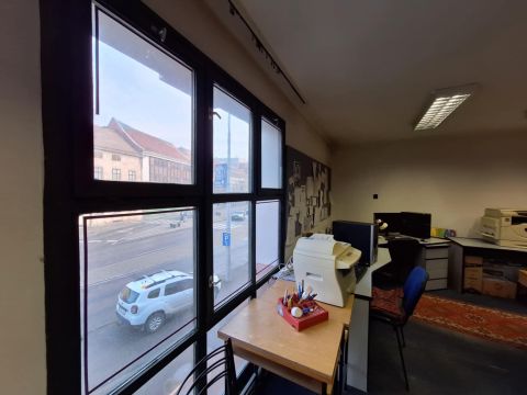Eladó Iroda 7621 Pécs === Iparosházban iroda eladó ===