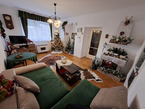 Eladó Lakás 6750 Algyő , A piac mellett 1 utcára