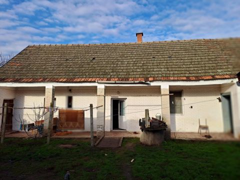 Eladó Ház 6456 Madaras , Falu széle