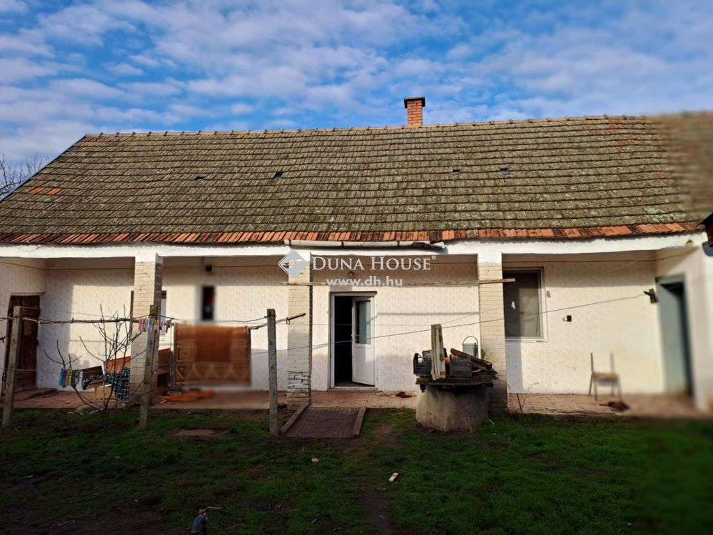 6456 Madaras , Falu széle — 1/23