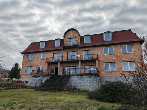 Eladó Ház 2193 Galgahévíz , Központhoz közel