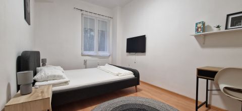 Kiadó Lakás 1056 Budapest 5. kerület , VÁCI UTCÁNÁL 2 SZOBÁS, FELÚJÍTOTT, KERTKAPCSOLATOS KIADÓ LAK