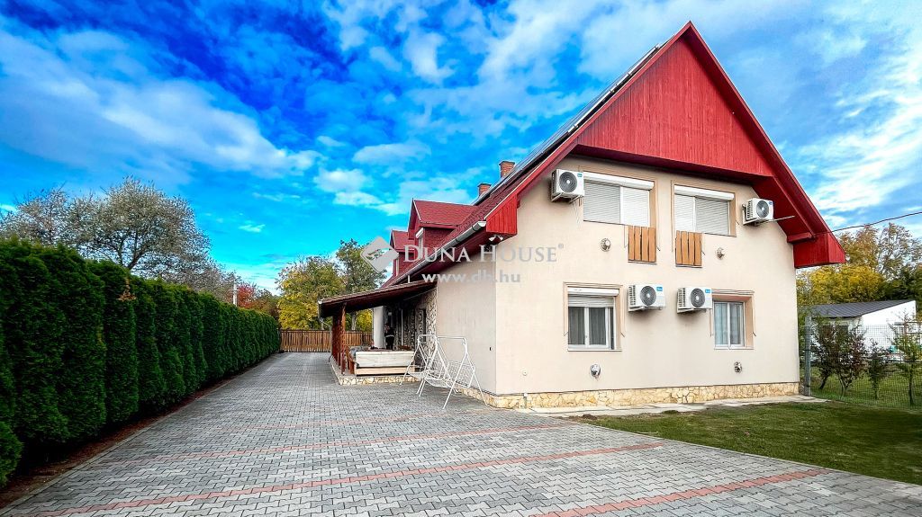 8600 Siófok , Sóstói városrész közkedvelt részén, csendes utcában — 1/21