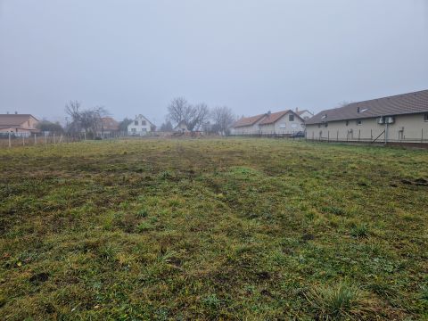 Eladó Telek 2200 Monor Monor csendes részén 1112 m2 építési telek eladó