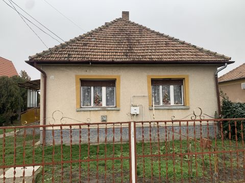 Eladó Ház 2766 Tápiószele , Ganz Gyár közelében