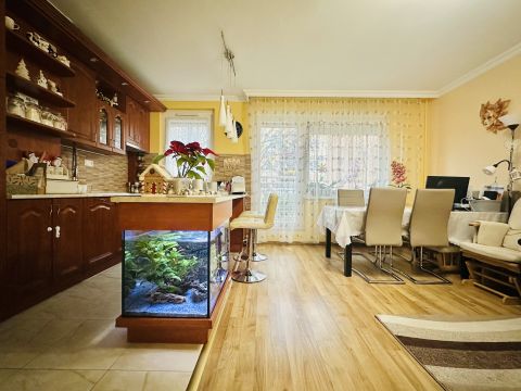 Eladó Lakás 1048 Budapest 4. kerület 