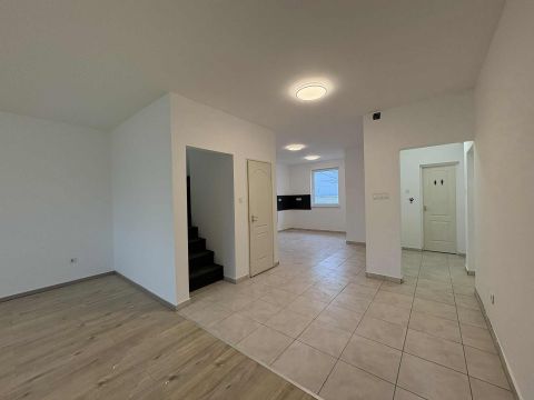 Eladó Ház 2724 Újlengyel , 2018-ban épült, 4 szoba + nappalis családi ház