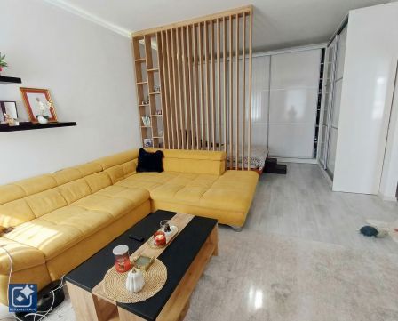 Eladó Lakás 1054 Budapest 5. kerület A Parlament mellett, emeleti, napfényes, felújított!