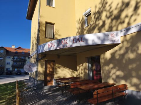 Eladó Üzlethelyiség 2120 Dunakeszi 