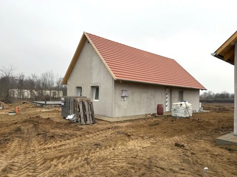 Eladó Ház 2243 Kóka teljeskörűen felújíott családi ház