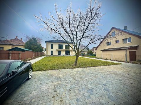 Eladó Lakás 1188 Budapest 18. kerület , Társasház, Saját kerttel