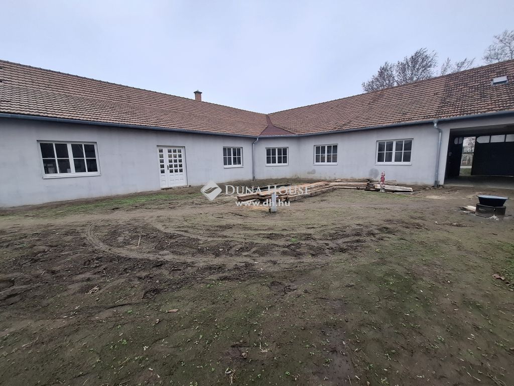 6100 Kiskunfélegyháza , Családi ház többféle hasznosítási lehetőséggel — 1/21