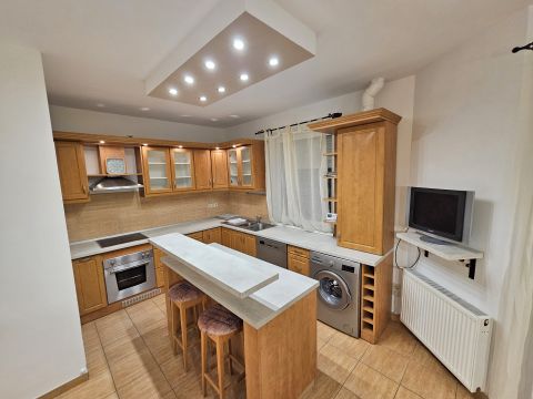 Eladó Ház 2225 Üllő 4 szobás, önálló, gardróbos, cirkós, kiváló helyen